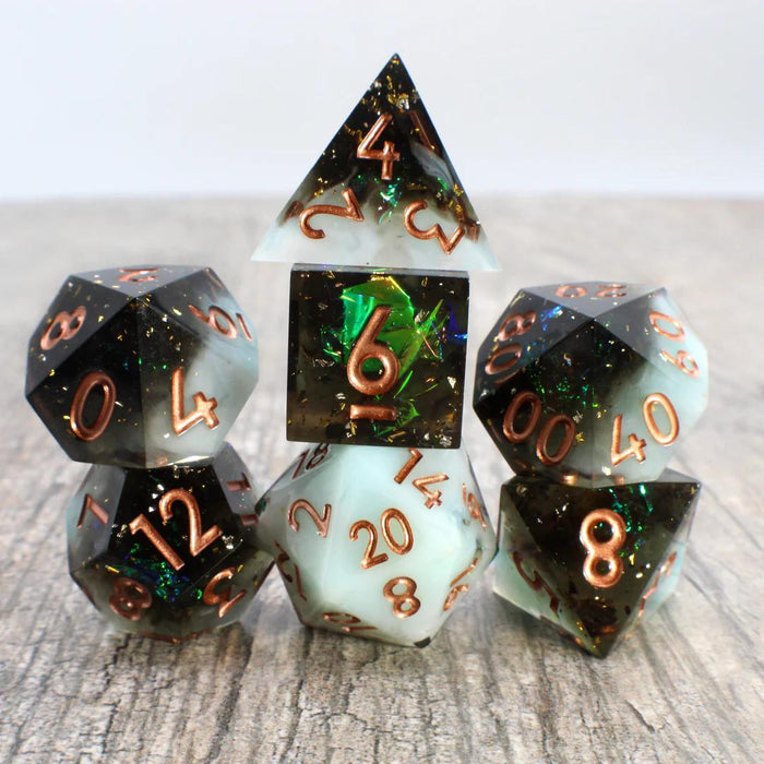 Gamemaster's Guild Black & White/green (Resin 7-Die RPG Set)